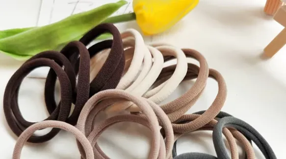 Elastique en guise de cock ring fait maison diy