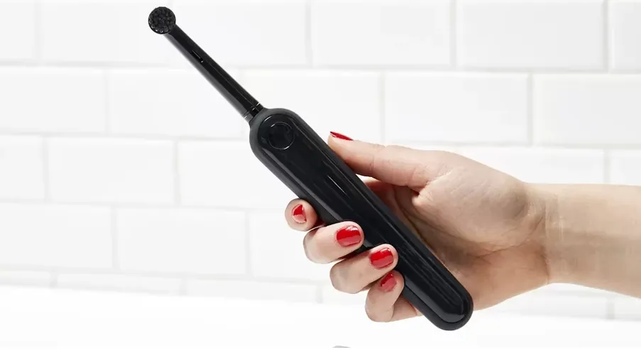 Une brosse a dente électrique en guise de vibromasseur maison