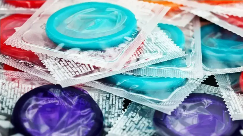 Comment faire un gode avec des preservatifs et toutes sorte d'objet