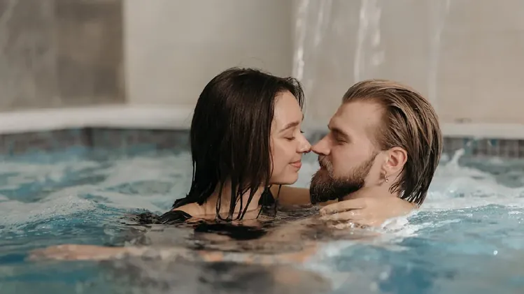 Idées de rendez-vous sexy, idées de sorties sensuelles, projets de soirée passionnée, idées de rendez-vous érotiques, surprises sexy pour son partenaire, jeux intimes pour le couple, activités coquines pour les amoureux, thèmes de soirée torrides, idées de jeux de rôle romantiques, soirée spa sensuelle.