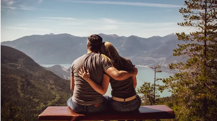Idées de rendez-vous en plein air, projets romantiques pour observer les étoiles, randonnées sensuelles, feux de camp à la plage en couple, pique-niques intimes sous les étoiles, idées de rendez-vous aventureux, escapades romantiques en plein air, soirées en amoureux inspirées par la nature, expériences palpitantes en couple, idées de rendez-vous en montgolfière.
