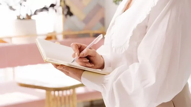 Idées de journal de couple, boîtes à souvenirs romantiques, planification de voyages en couple, tableau de visualisation pour le couple, listes d'envies pour les soirées en amoureux, activités pour renforcer les liens du couple, conversations profondes à deux, réflexion sur les expériences partagées, objectifs romantiques pour le couple, renforcement de l'intimité au sein du couple.